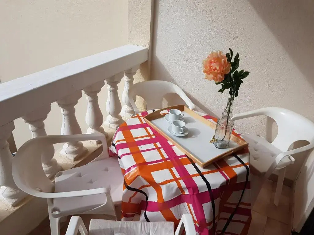 Castle Harbour with heated pool, only 700 meters to the beach, Wifi, balcony