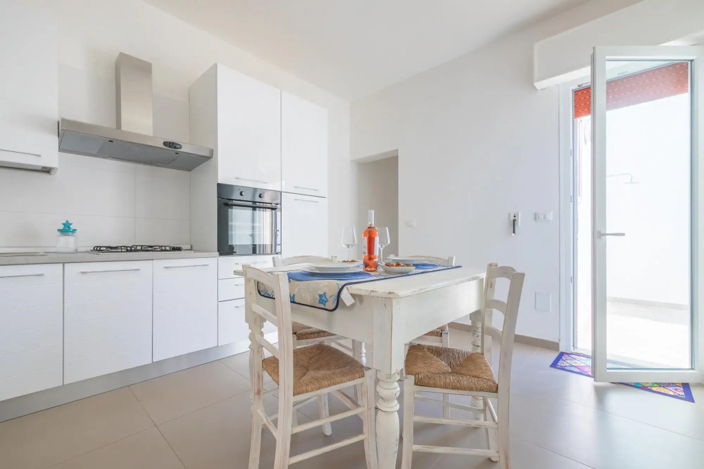 Holiday home with veranda and parking near the sandy beach of Punta Prosciutto-Stella Marina