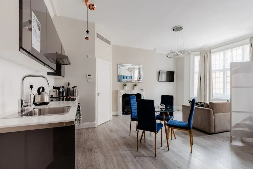 Apts in the Heart of High st Kensington