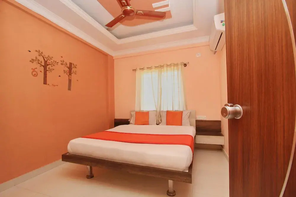 OYO 10656 Hotel Shravya Residency