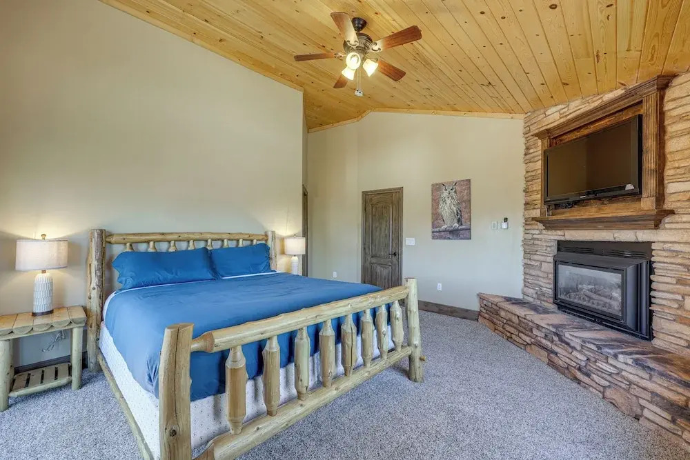 Walkable Big Bear Lake Home w/ Private Hot Tub!