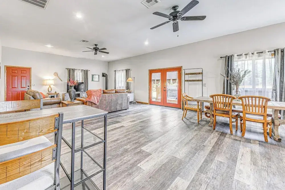 Modern Mtn Home w/ Sports Court, Near Alto Lake!
