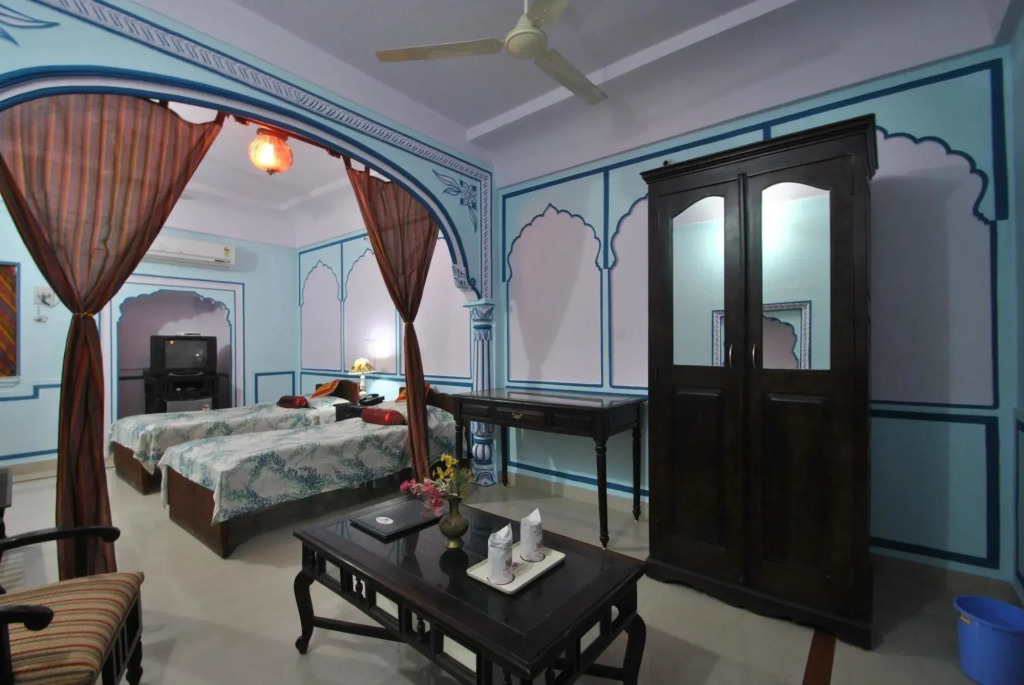 Rawla Mrignayani Palace
