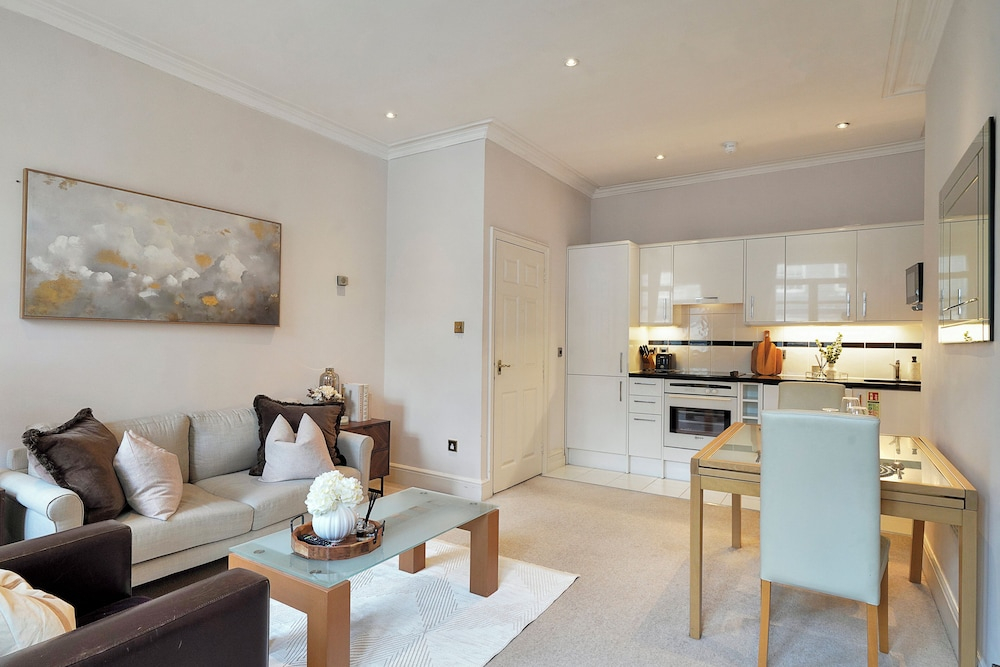 Hertford Flat 13
