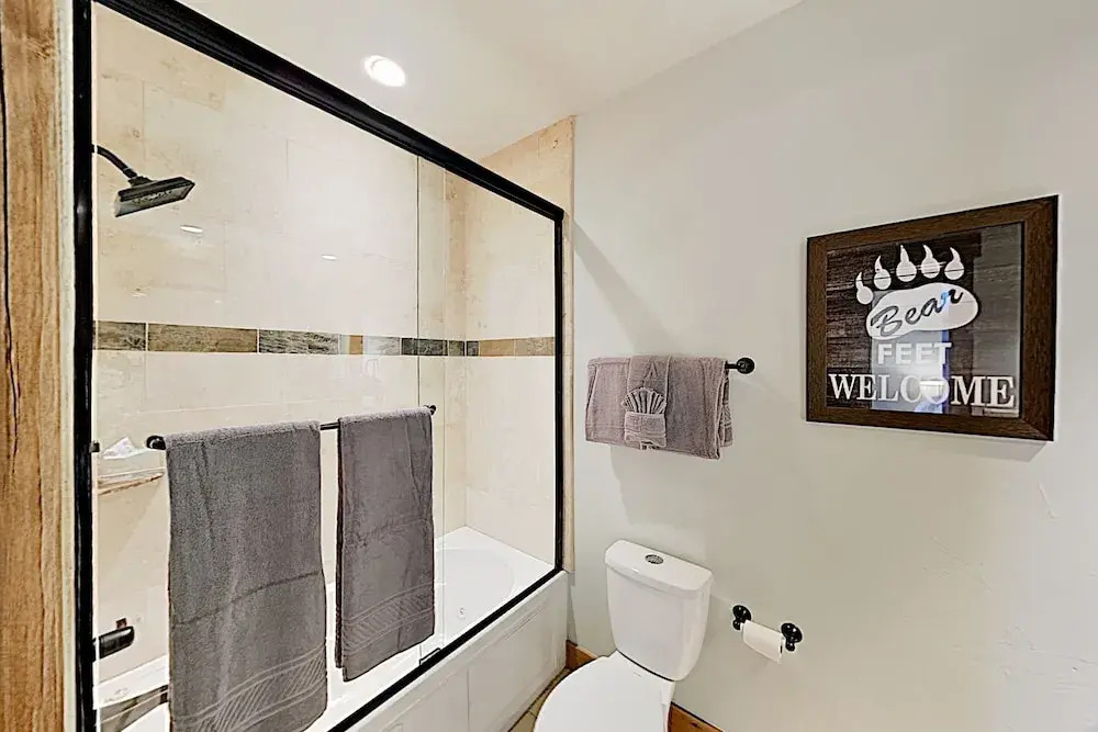 Luxe Mountain Getaway - 3 Blocks To Main Street! 1 Bedroom Condo