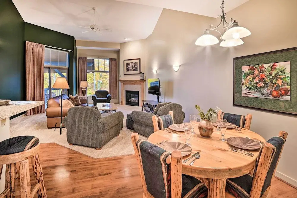 Ski-in/ski-out! Cozy Bellaire Resort Retreat!