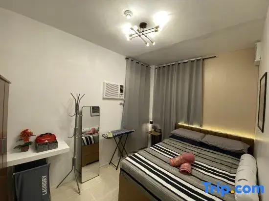 Seven-Eleven Inn 1BR Condo - Royal Oceancrest Mactan