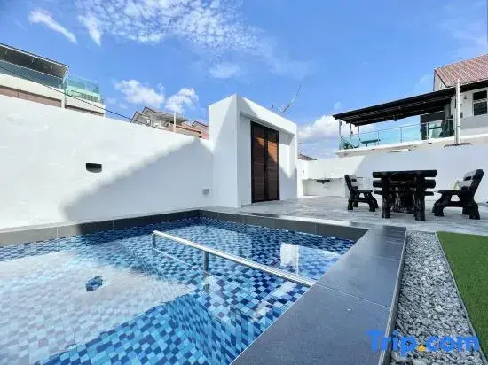 Spacious Home with Private Swimming Pool in Langkawi by Zervin
