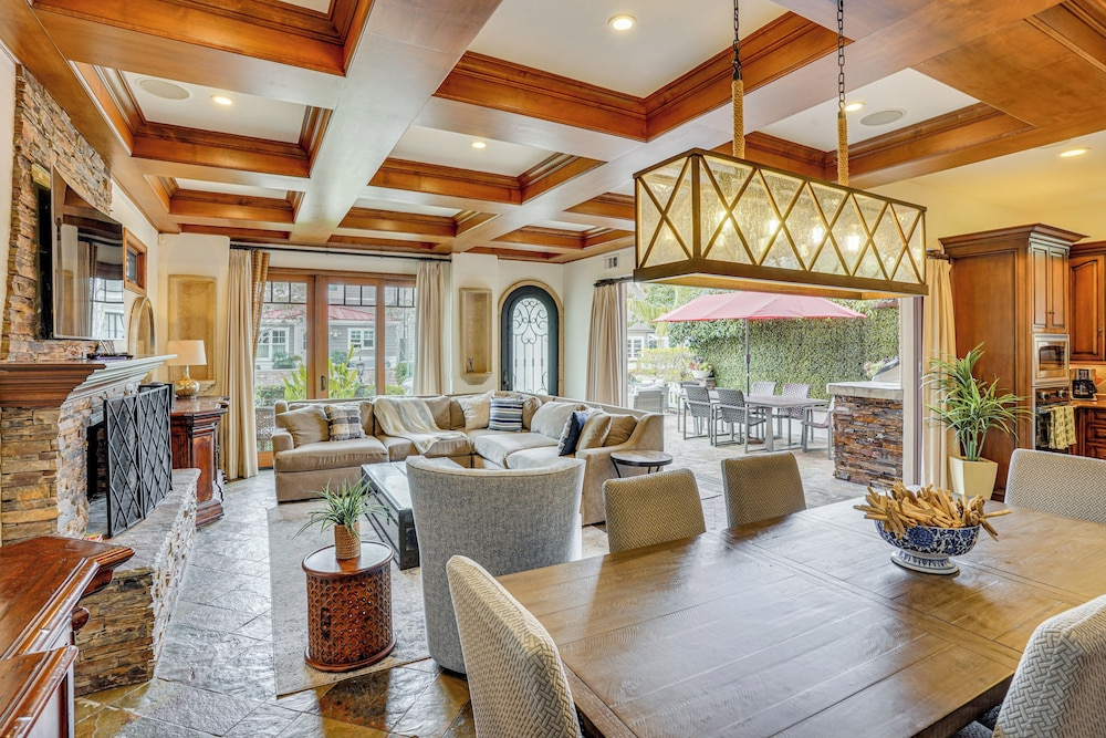 Walk to Shore! Luxury Newport Beach Home