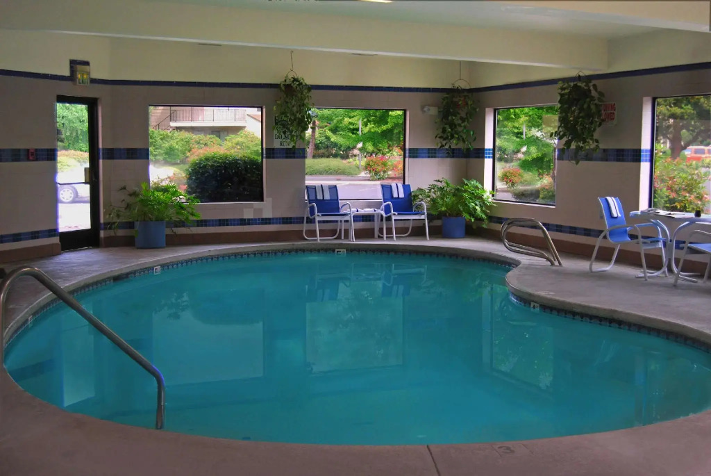 Oxford Suites Portland - Jantzen Beach