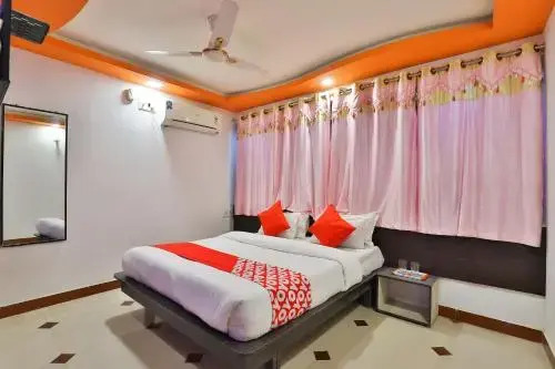 Oyo 24921 Hotel Shree