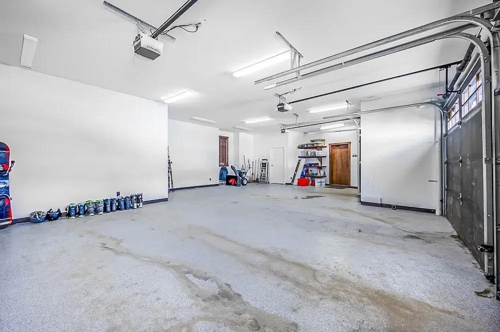 Inuksuk Lodge 4800 sq ft of Excellence