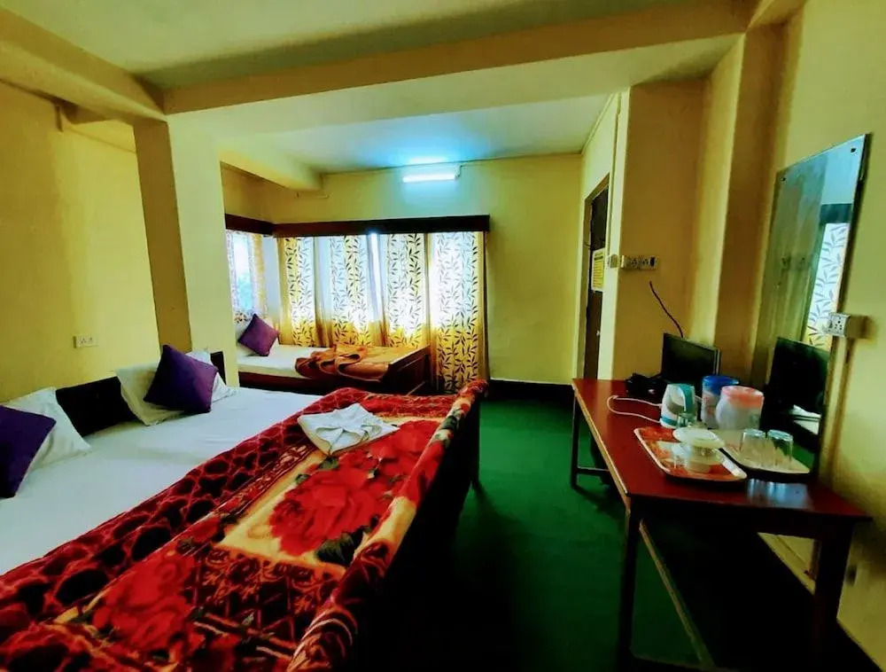 Goroomgo  Opal Inn Darjeeling