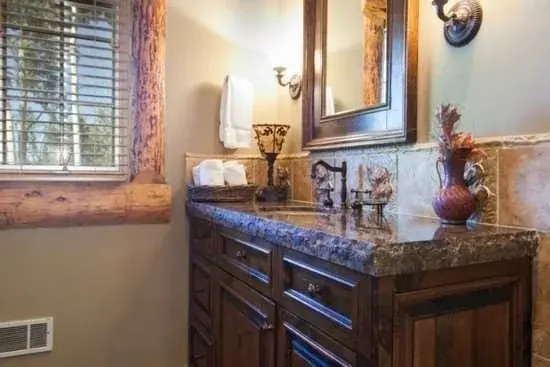 Tall Timbers Lodge - 5 Bedrooms Home
