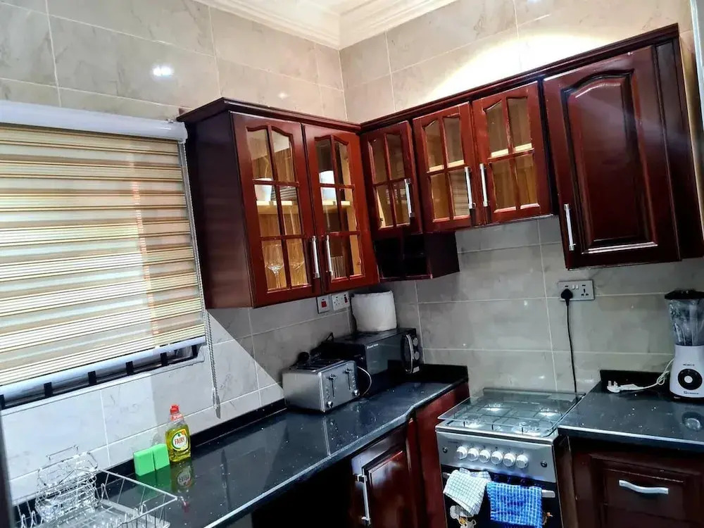 Gorgeous, Quiet & Comfy-close to Highway-parking