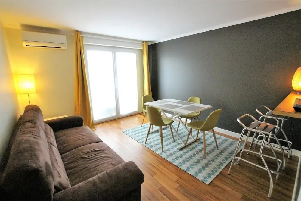 Modern Apartment 1 Bedroom/1 Bathroom in a Palm Beach Area