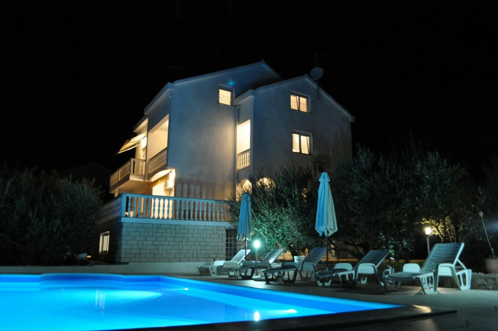 Olive - Swimming Pool - SA5