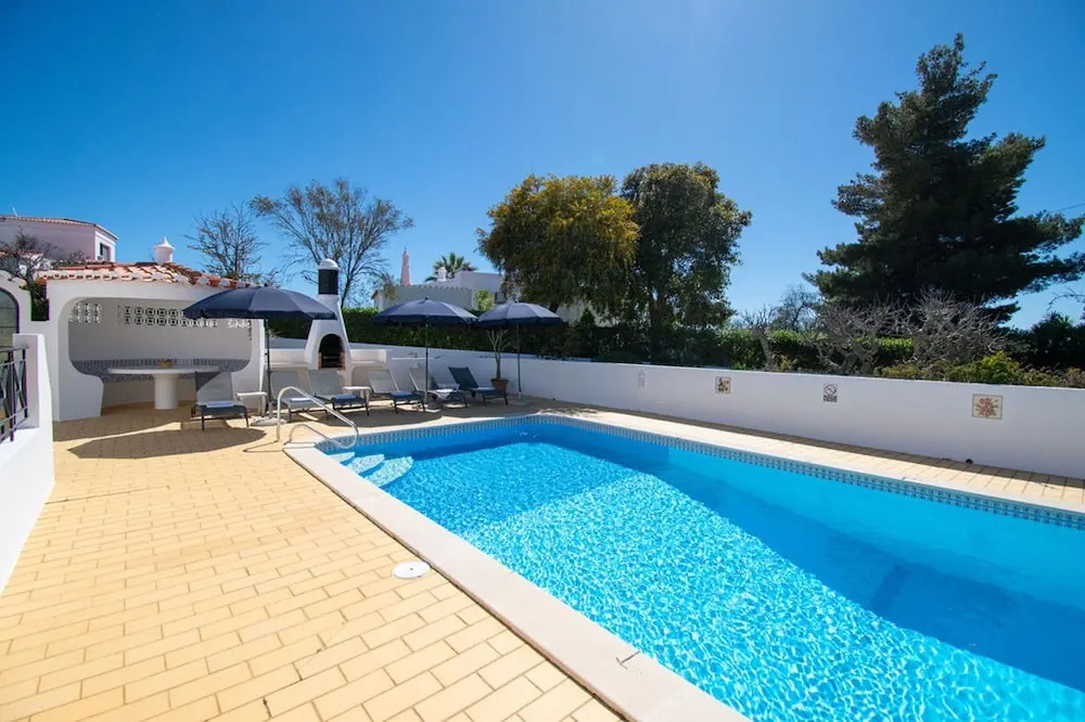 61 vdm Superb Villa on Vale do Milho With Heated