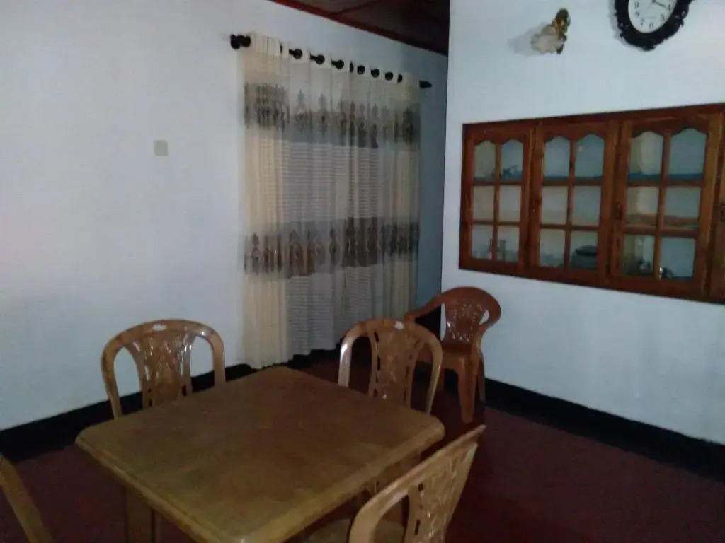 Kumudu Holiday Home