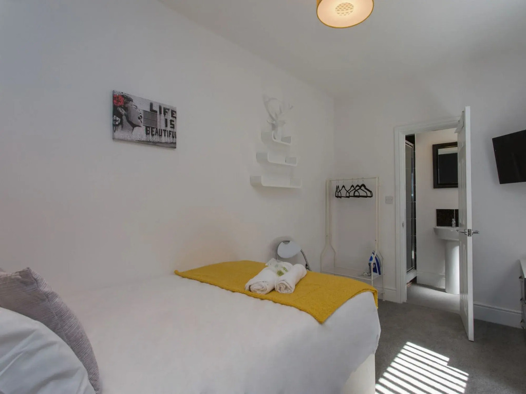 Townhouse Plus @ 26 Westminster St
