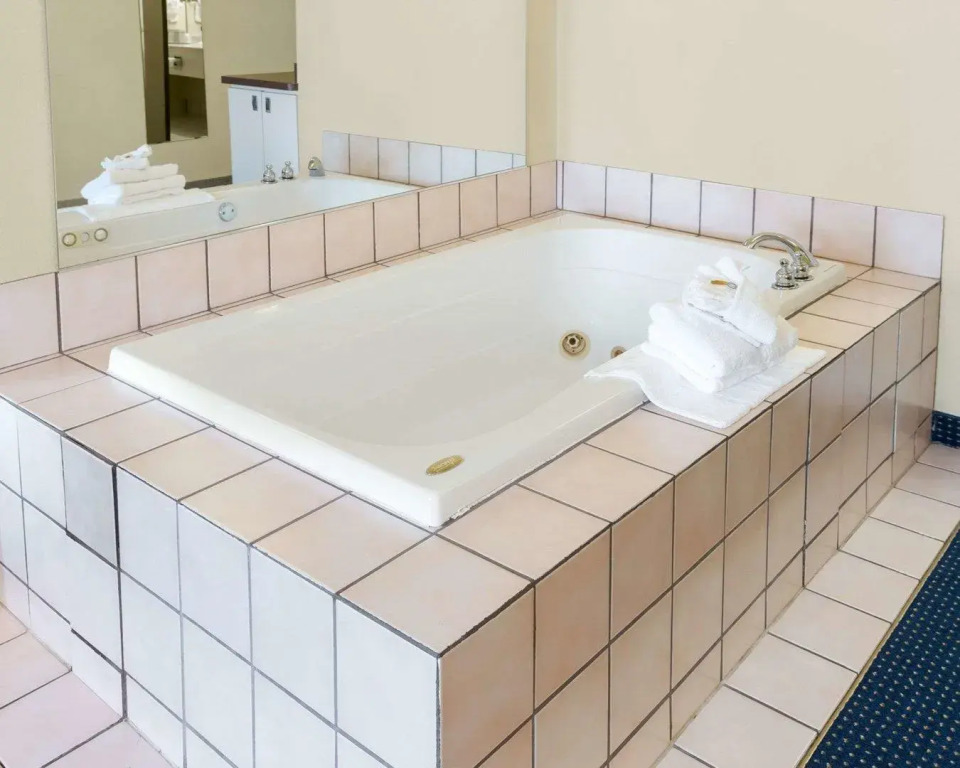 Quality Inn Lakeville North