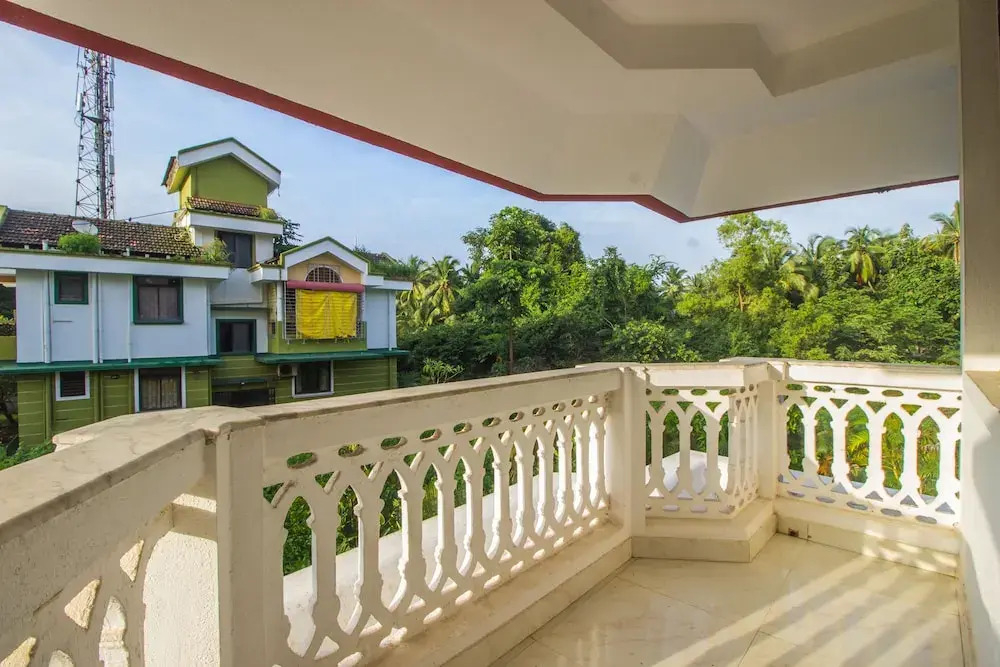 OYO 18662 Home 2BHK With Pool Fatrade Beach