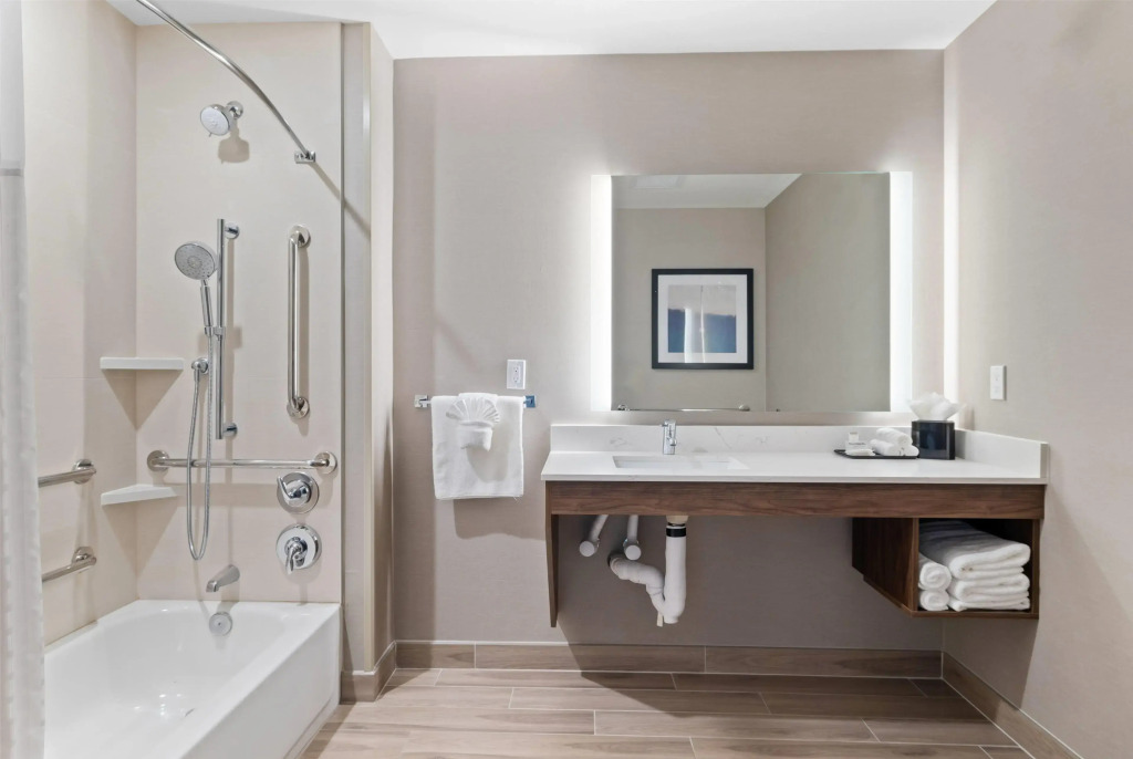 La Quinta Inn & Suites by Wyndham Santa Cruz