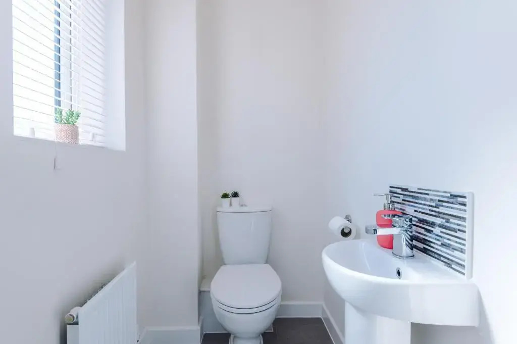 Vidale Court, 3 Bedroom House with River Irwell view, sleeps 6