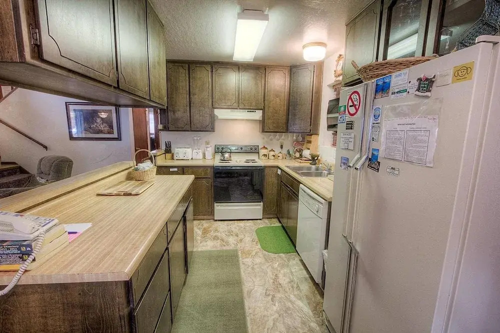 Bambis Bunkhouse