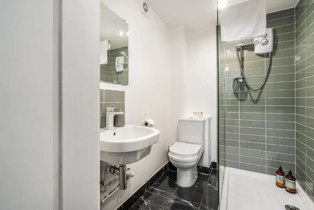 Renfrew Residence Central Glasgow 4-Bed Flat