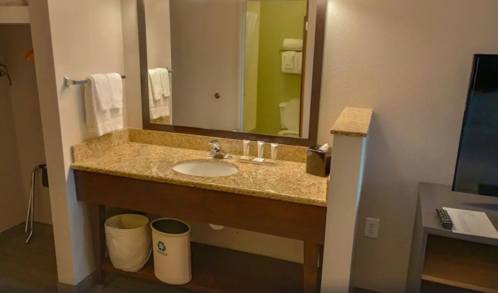 Country Inn & Suites by Radisson, Portland International Airport, OR