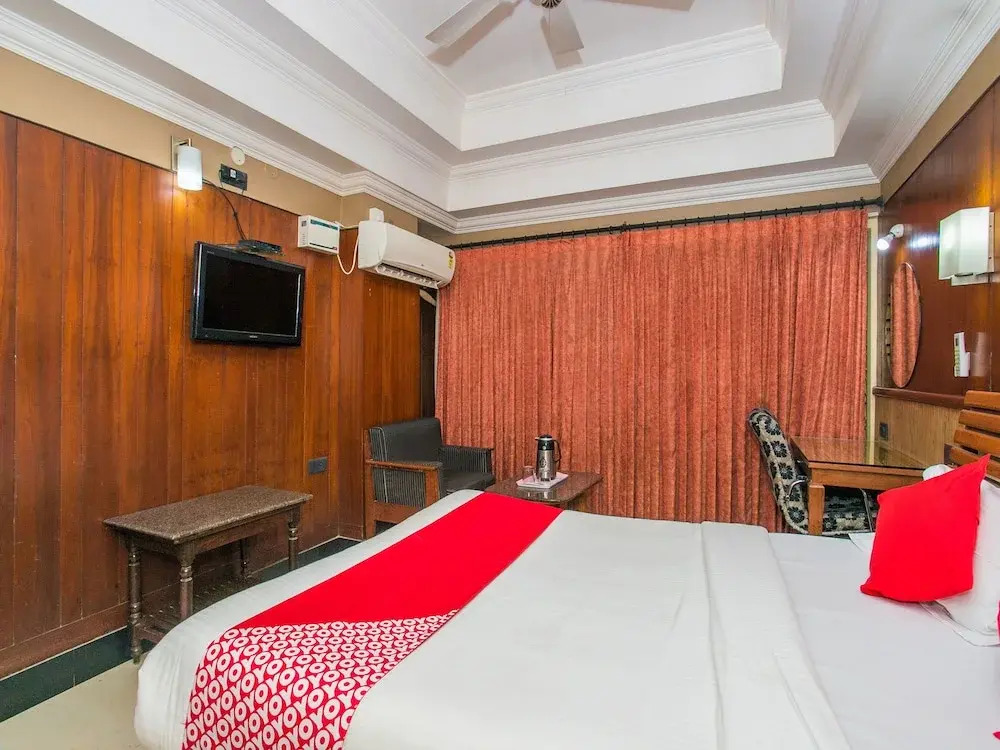 OYO 3778 Hotel Pulkeshi