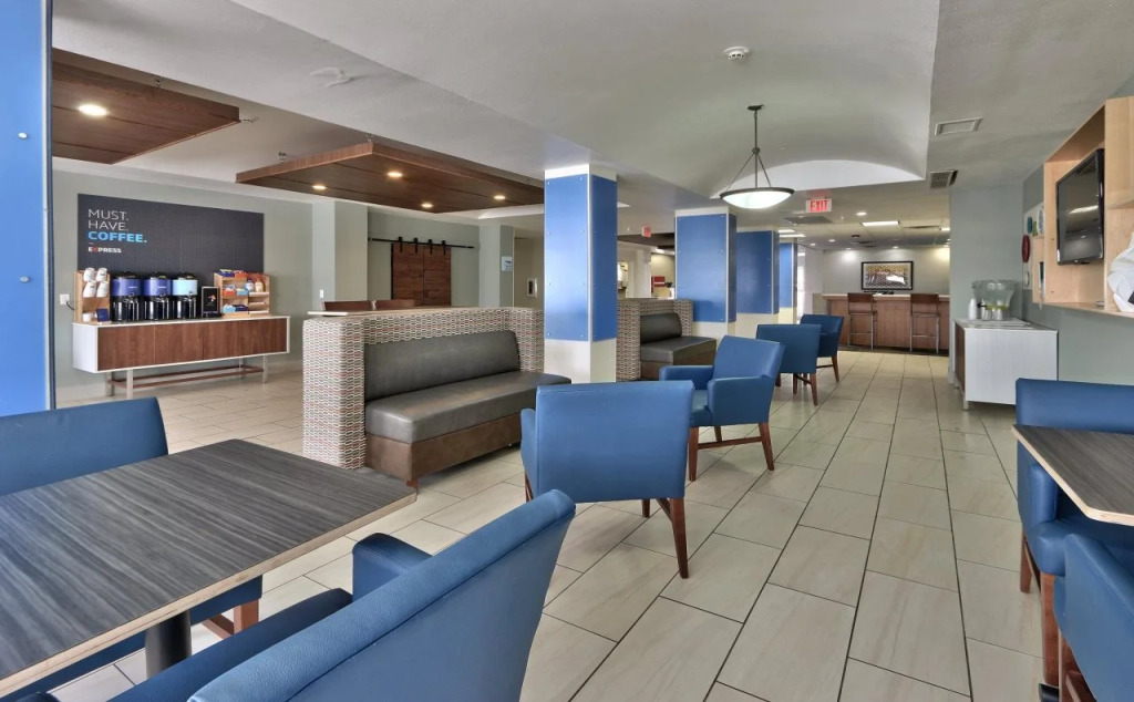 Holiday Inn Express & Suites Portales by IHG