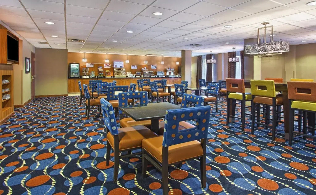Holiday Inn Express and Suites Pittsburgh West Mifflin by IHG