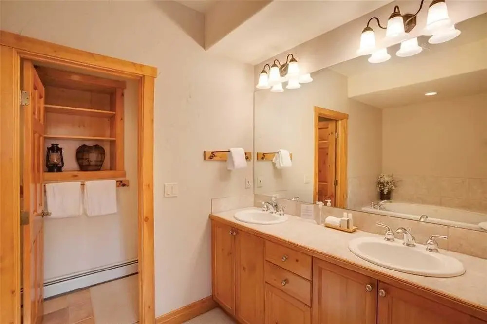 2748 Waterstone Apartment 5
