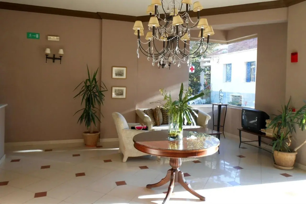 Lambrinos Suites