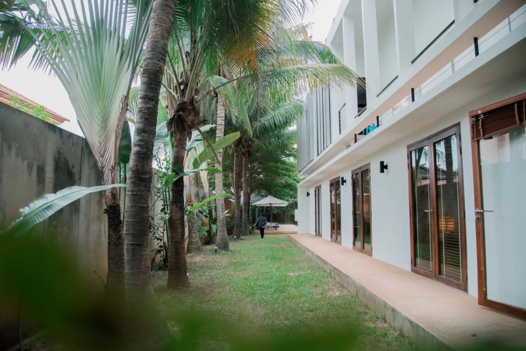 Modern 5 bedroom central pool villa - Rose Apple Residences