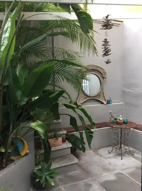 Colourful Darlinghurst Home In Perfect Location by Hyde Park