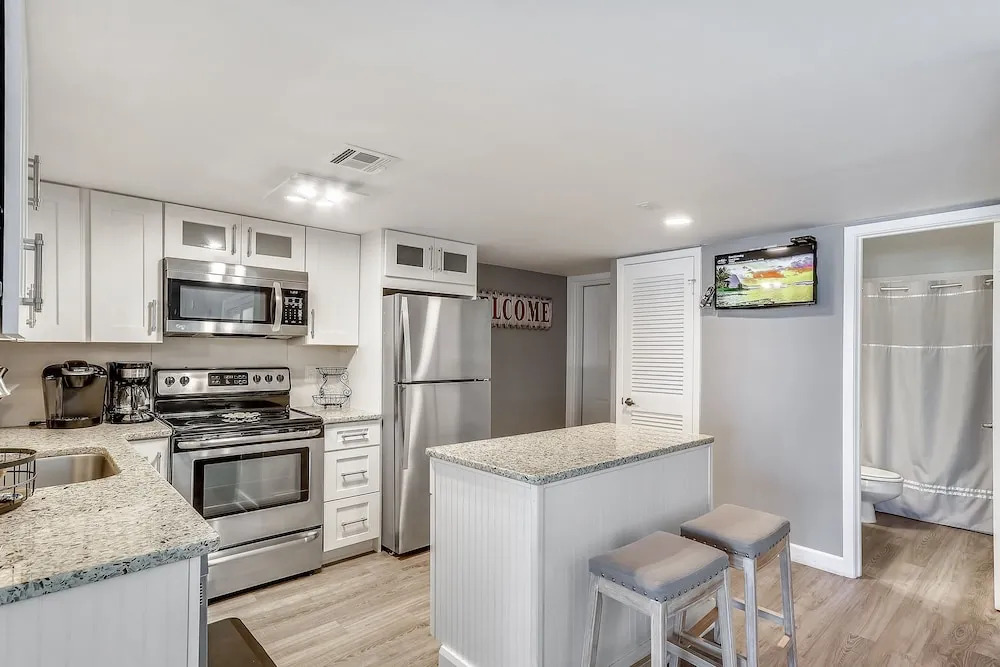 Holiday Surf & Racquet 402 2 Bedroom Condo by RedAwning