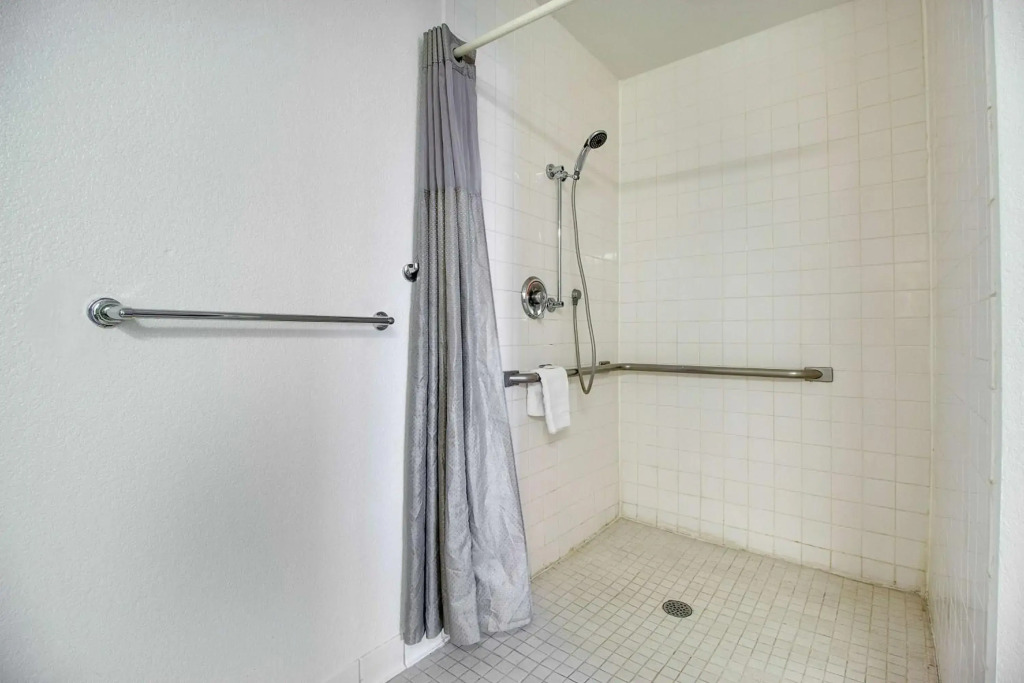 Motel 6-Phoenix, AZ - East