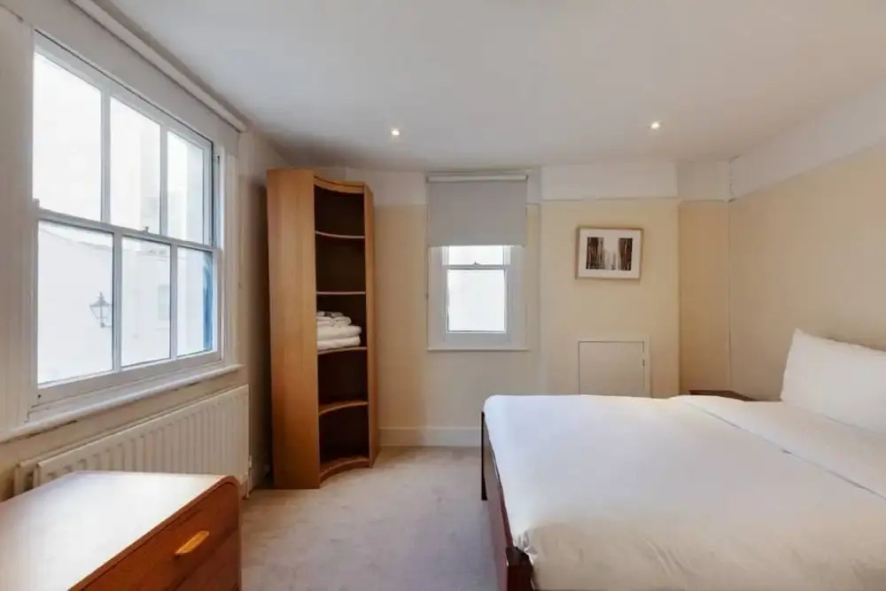 Spacious, Bright 3 Bed in South Kensington