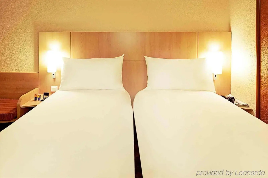 ibis Nemours