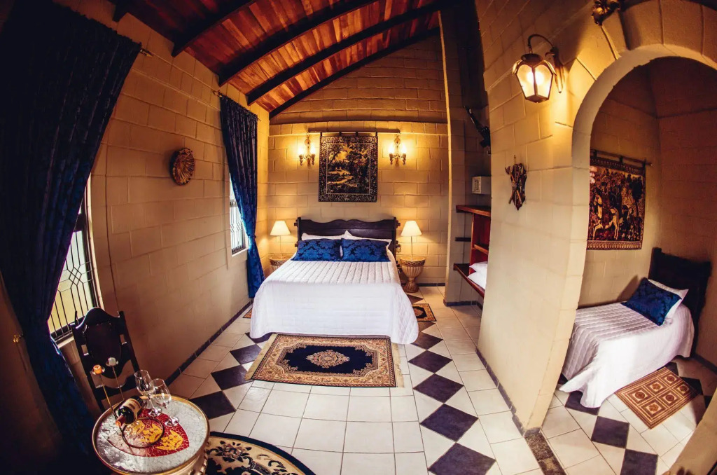 Pousada Camelot Inn
