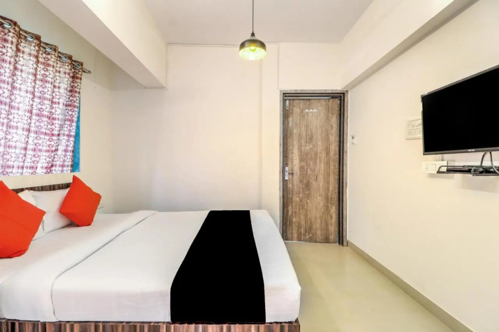 Hotel Crystal Inn