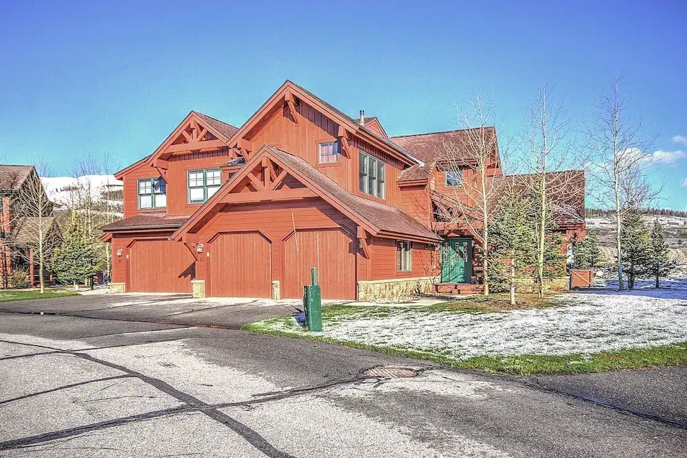 Highland Greens Oak 4 Br townhouse by RedAwning
