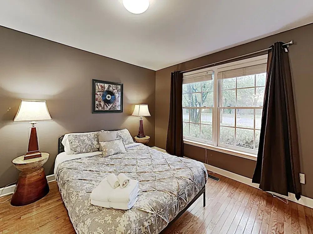 3Br Stylish Cottage East Nashville by RedAwning