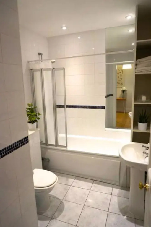 1 Bedroom Apartment In Morningside