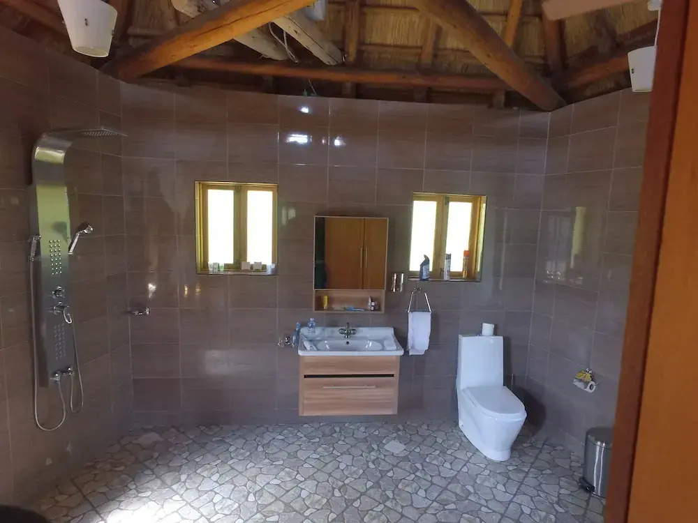 Trackers Safari Lodge Bwindi