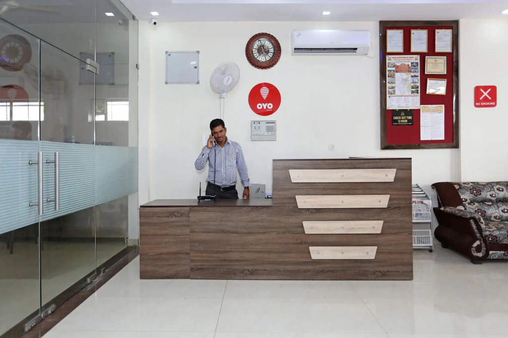 OYO 8425 Hotel Shiv Palace