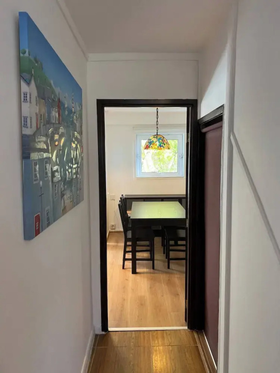 Spacious 2-bedroom London Flat With Balconies, Near Tube & Transport Links